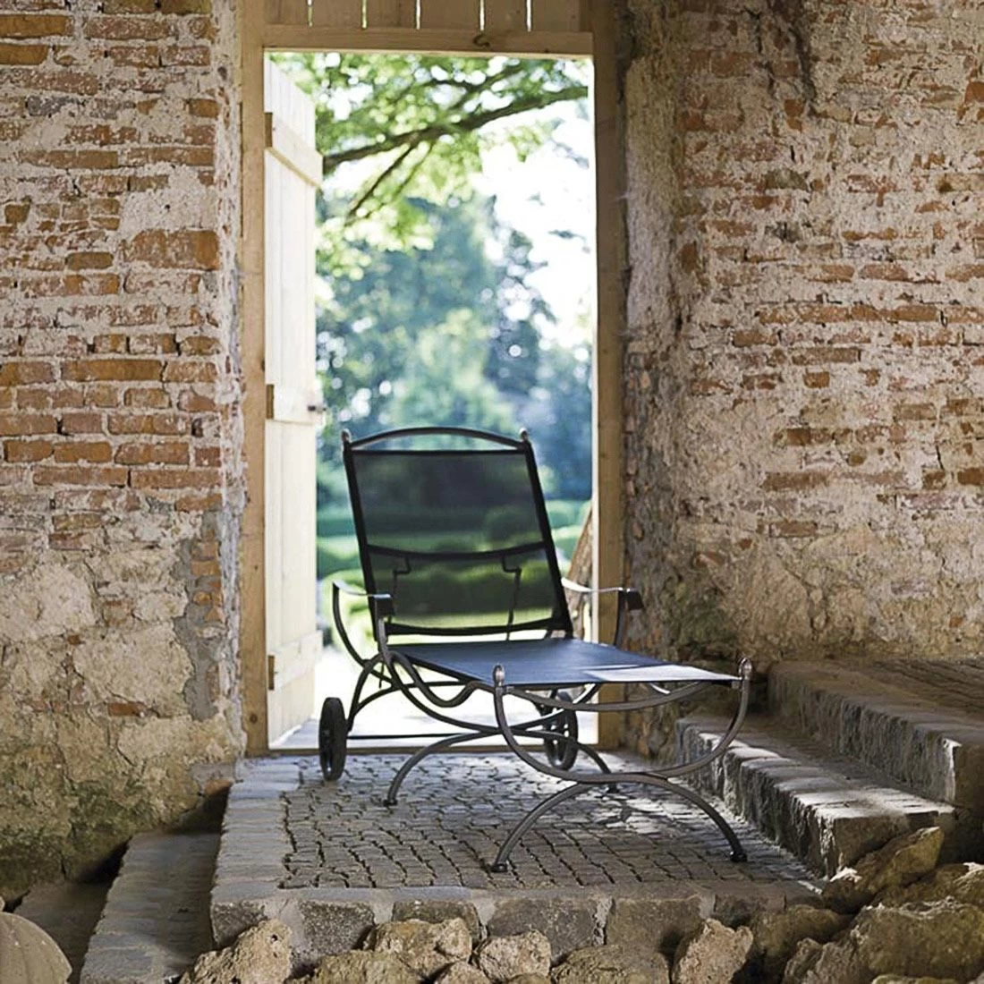 MBM Medici Gartenliege Schmiedeeisen/Textilene Graphit/Schwarz 2 MBM Medici Gartenliege Schmiedeeisen/Textilene Graphit/Schwarz – Bild 2