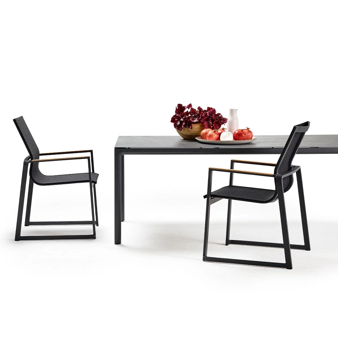 Solpuri Foxx Stapelsessel Aluminium/Textilene/Teak Anthrazit/Coal 6 Solpuri Foxx Stapelsessel Aluminium/Textilene/Teak Anthrazit/Coal – Bild 6